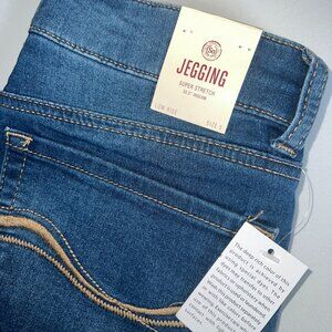 ***BRAND NEW*** Juniors Mudd Size 5 Jegging Skinny Blue Jeans